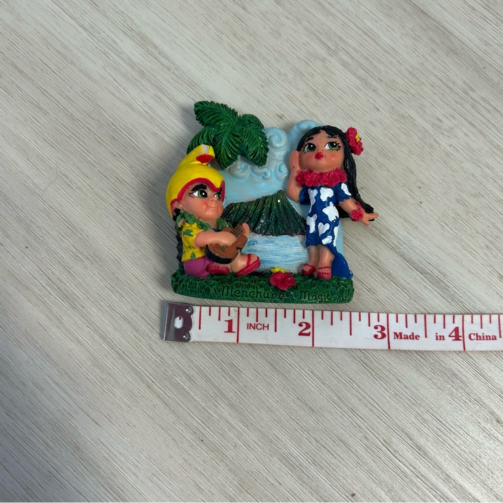 Hawaii Souveneir Menehune Ukulele Magnet - Picture 3 of 6